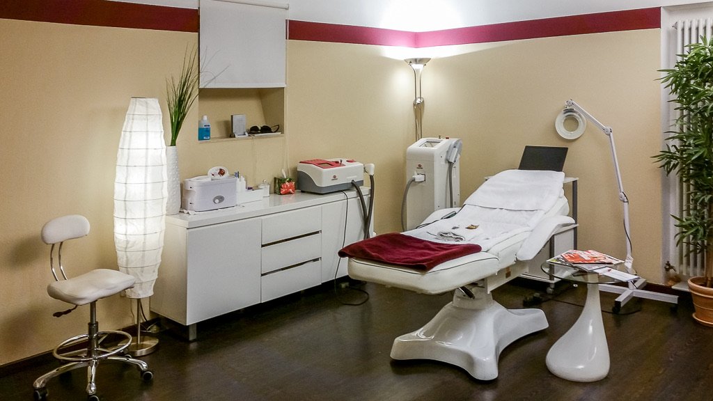 Behandlungsraum bei skinplace in Freising